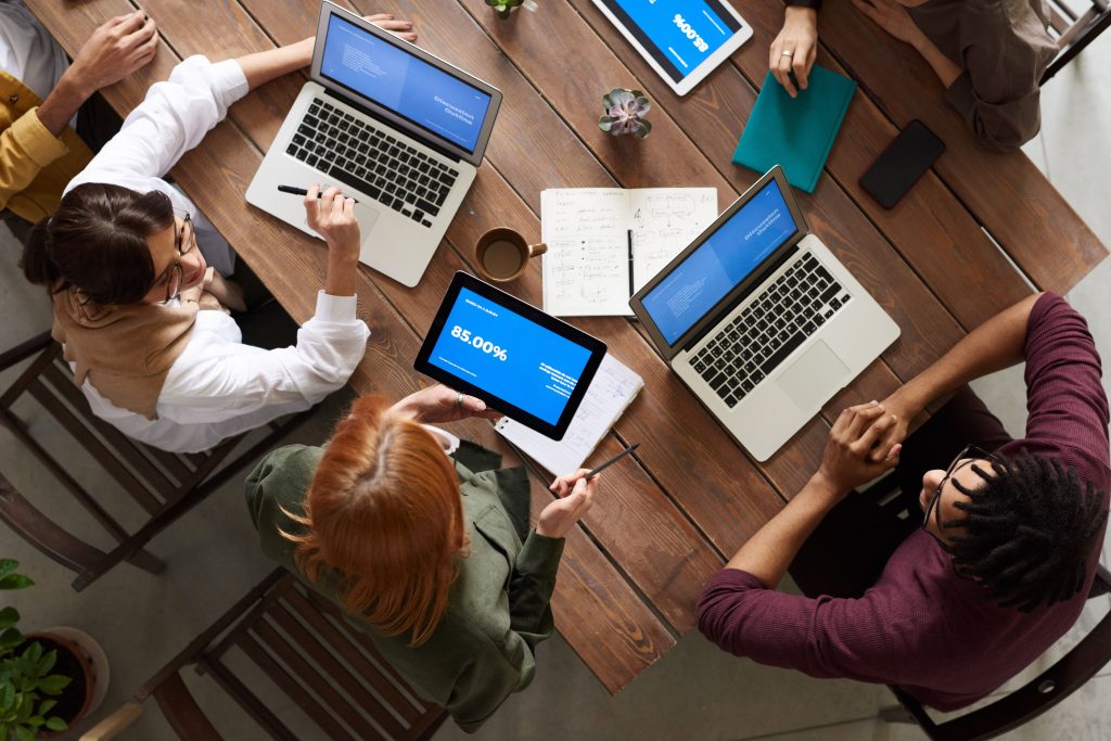 Individual vs. Team Goals: How to Align Them in Your CRM