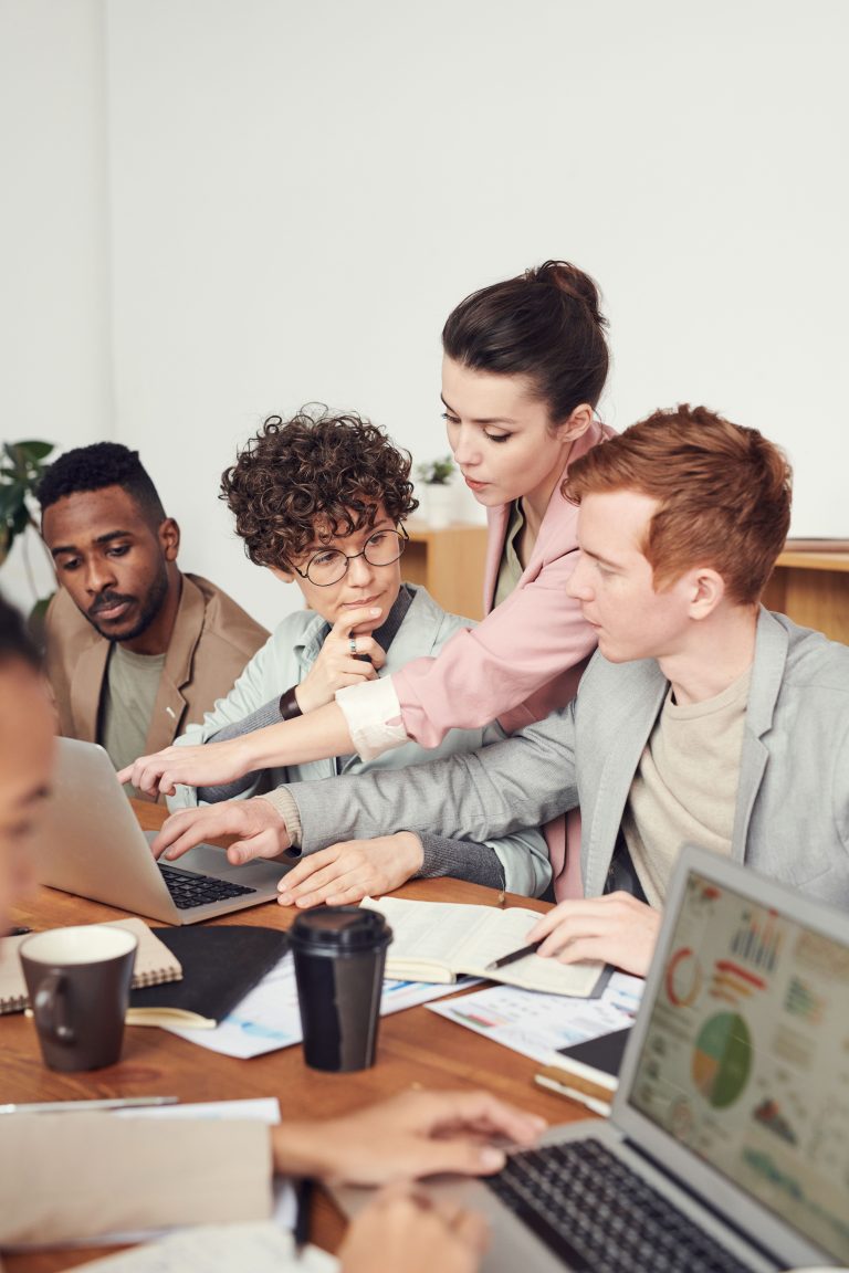 Motivation Without Bonuses: How Goal Visibility Changes Behavior